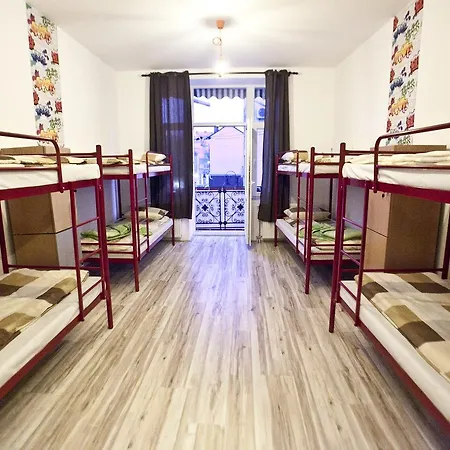 بيت شباب 1910 *