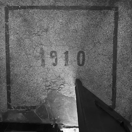 بيت شباب 1910 *