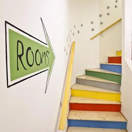 بيت شباب 1910 *